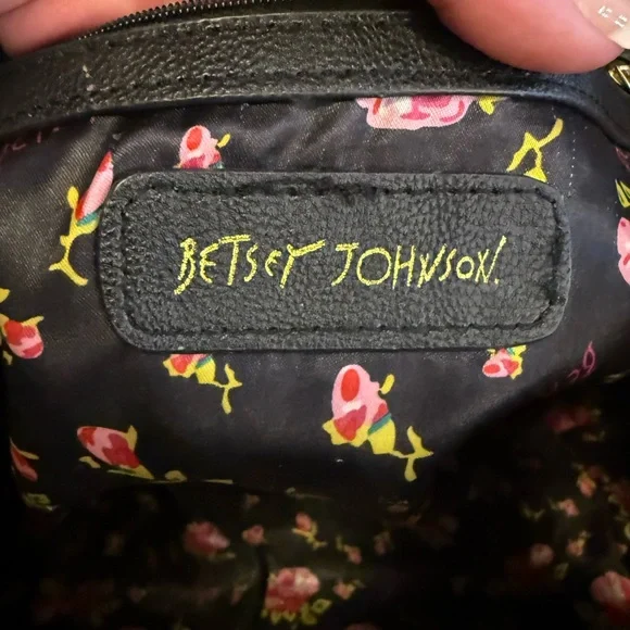 Black & White Betsy Johnson Tote ! - Picture 7 of 12